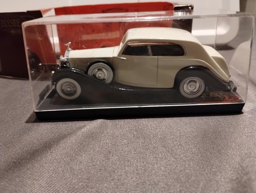 Elysee rolls royce - , james